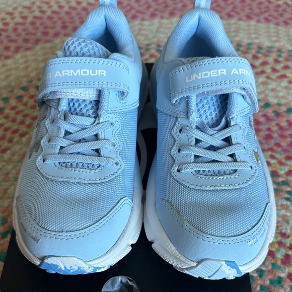 Under Armour Kids' Light Blue Sneakers
GPS Assert 10 AC
Size: 1Y - Picture 3 of 6